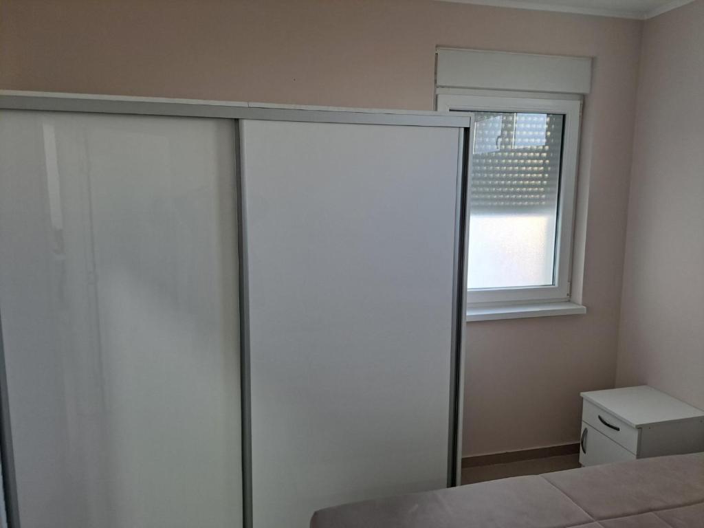 Postel nebo postele na pokoji v ubytování Lux trosoban