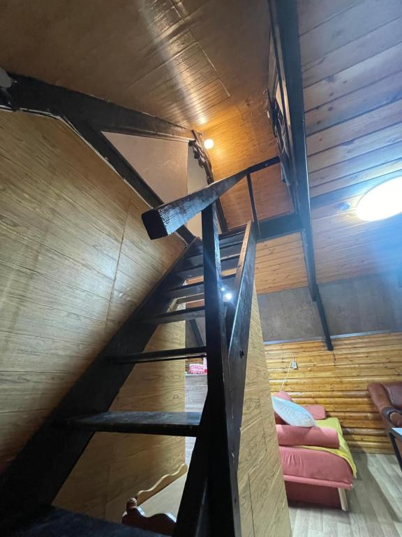 Łóżko lub łóżka piętrowe w pokoju w obiekcie Leveleki Vándor Vendégház