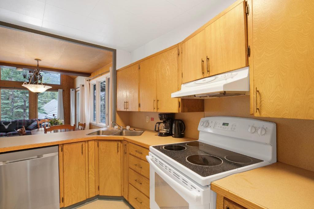 Kuchyň nebo kuchyňský kout v ubytování Elkhorn Lodge Vacation Rentals