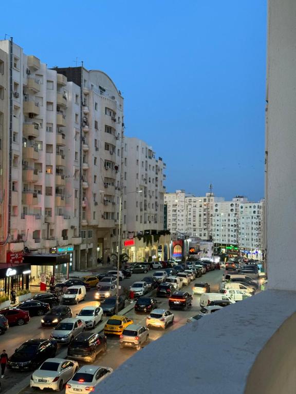 Nespecifikovaný výhled na destinaci Ariana nebo výhled na město při pohledu z apartmánu