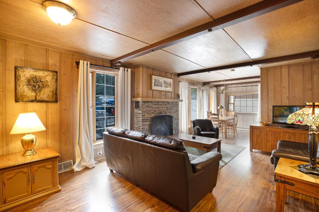 Posezení v ubytování Elkhorn Lodge Vacation Rentals
