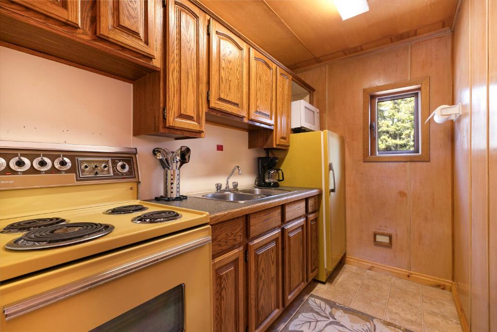 Kuchyň nebo kuchyňský kout v ubytování Elkhorn Lodge Vacation Rentals