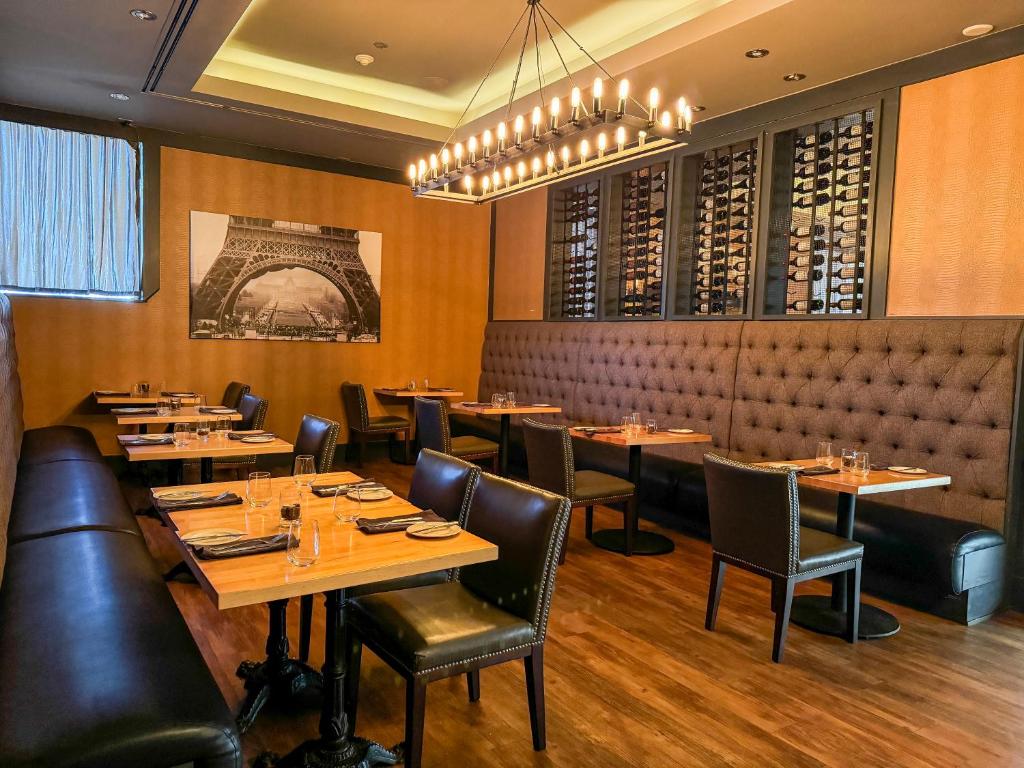 Ramada Plaza by Wyndham Niagara Falls - Resim 40