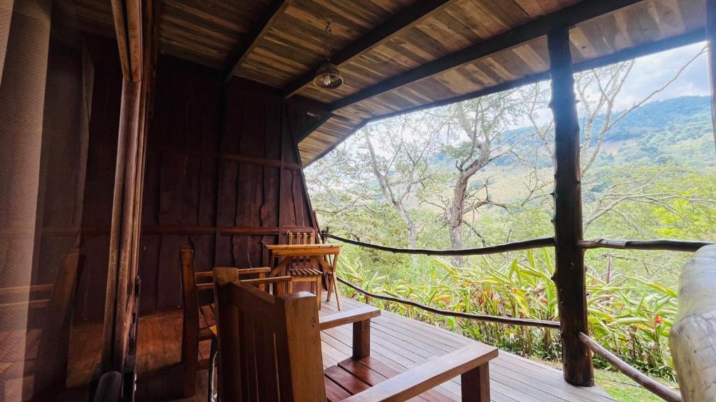 Balkón nebo terasa v ubytování El Toucanet Lodge & Restaurante