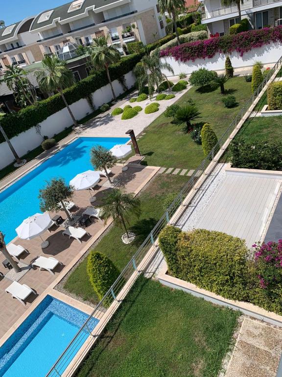 Bazén v ubytování Manavgat - Superb 2 bedroom apartment near beach and Side centre nebo v jeho okolí