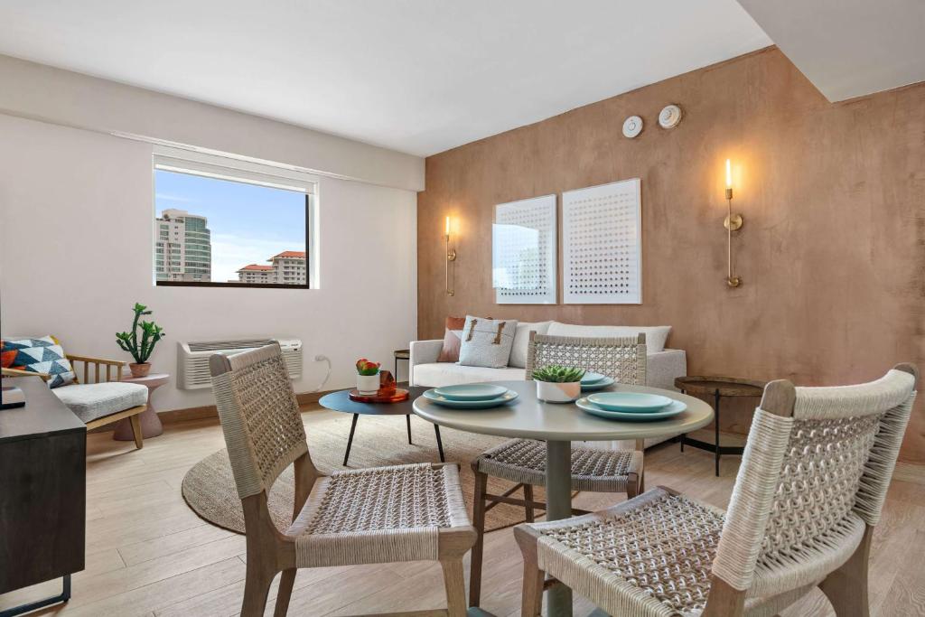 Posezení v ubytování HiBird- Apartment and Suites Hotel