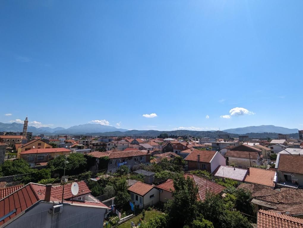 Ein allgemeiner Bergblick oder ein Berglick von des Hostels aus