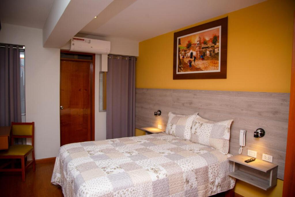 Postel nebo postele na pokoji v ubytování HOTEL SUDAMERICANA INN
