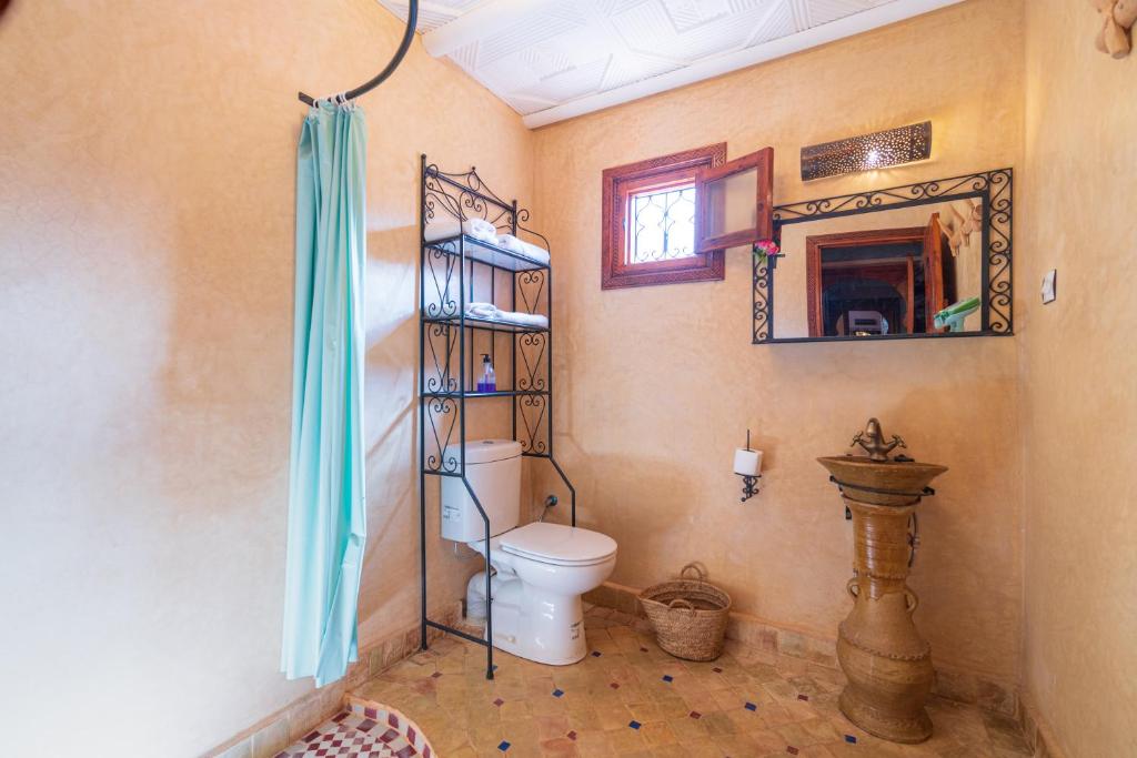 Koupelna v ubytování Riad Tourtit