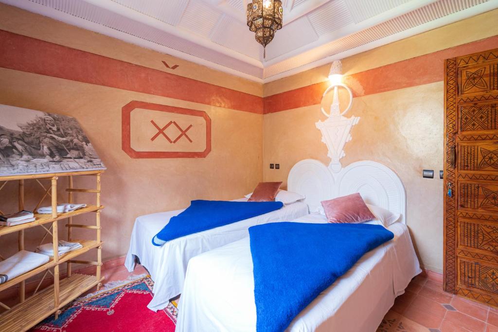 Postel nebo postele na pokoji v ubytování Riad Tourtit