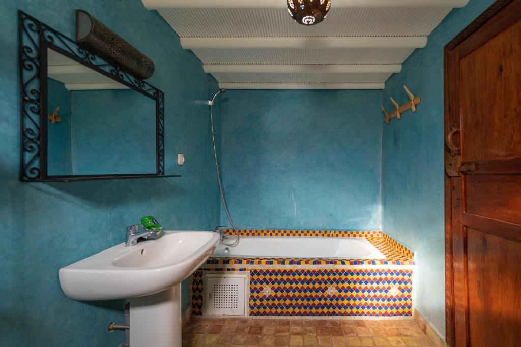 Koupelna v ubytování Riad Tourtit