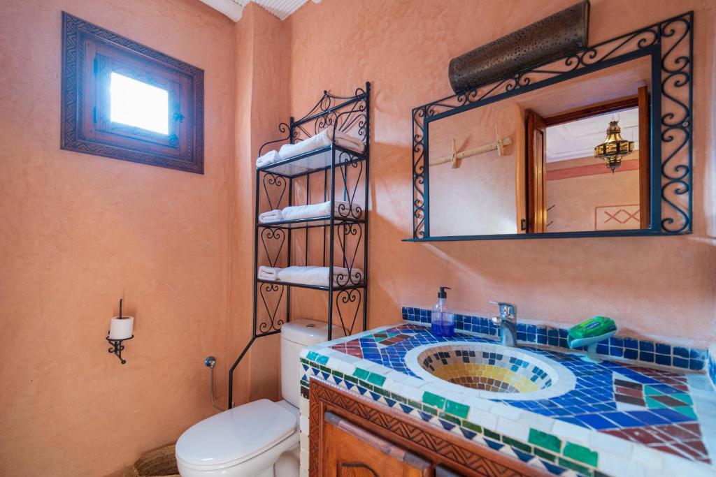 Koupelna v ubytování Riad Tourtit
