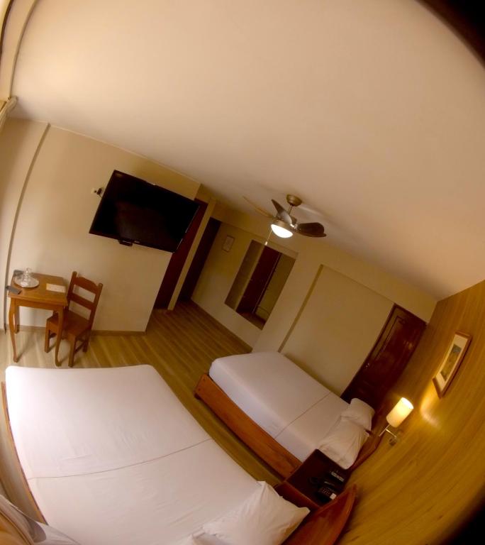 Postel nebo postele na pokoji v ubytování Hotel Asturias Inn