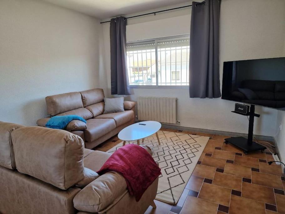 Μια τηλεόραση ή/και κέντρο ψυχαγωγίας στο Primera planta completa, El Álamo