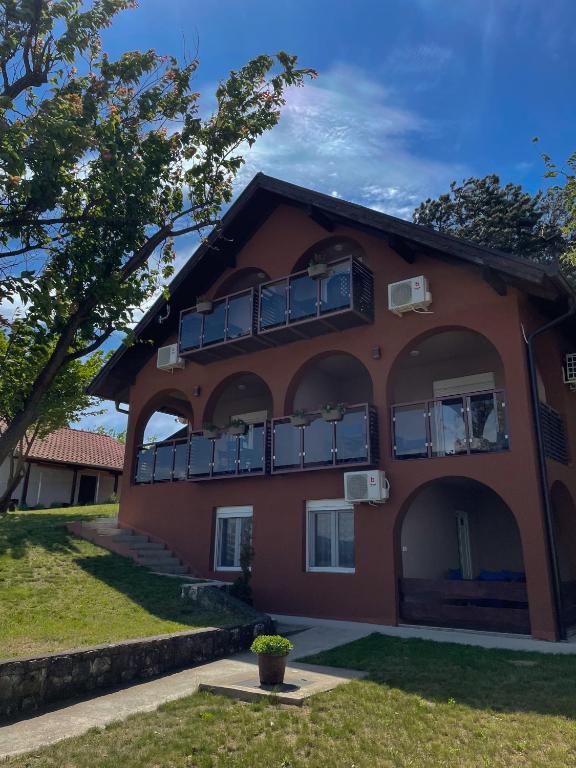Budova, kde se apartmán nachází