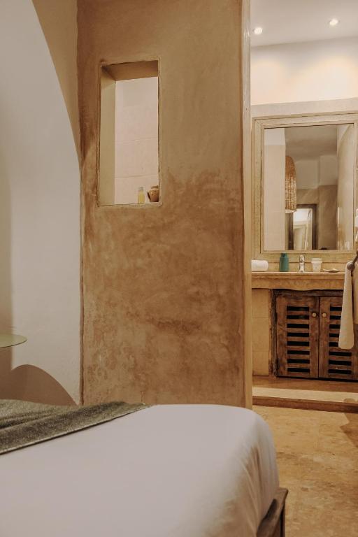 Postel nebo postele na pokoji v ubytování Riad Bab Ahmar