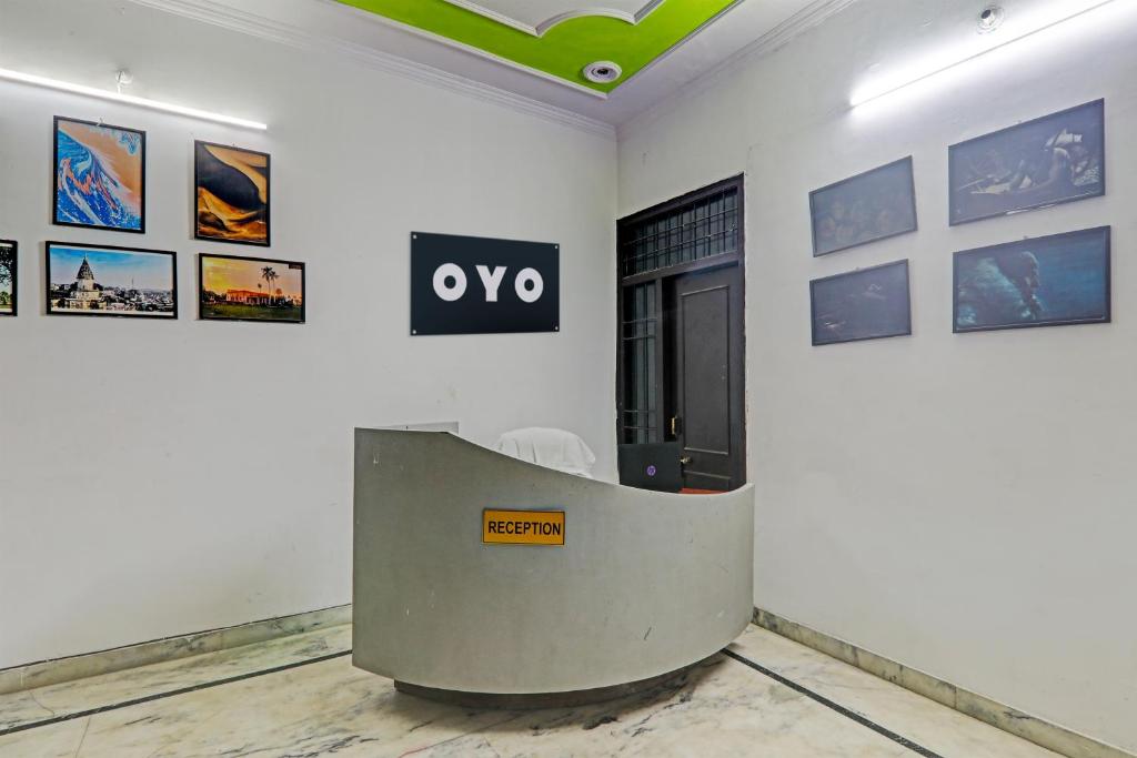 Lobbyen eller receptionen på OYO Flagship Drip Stay Inn