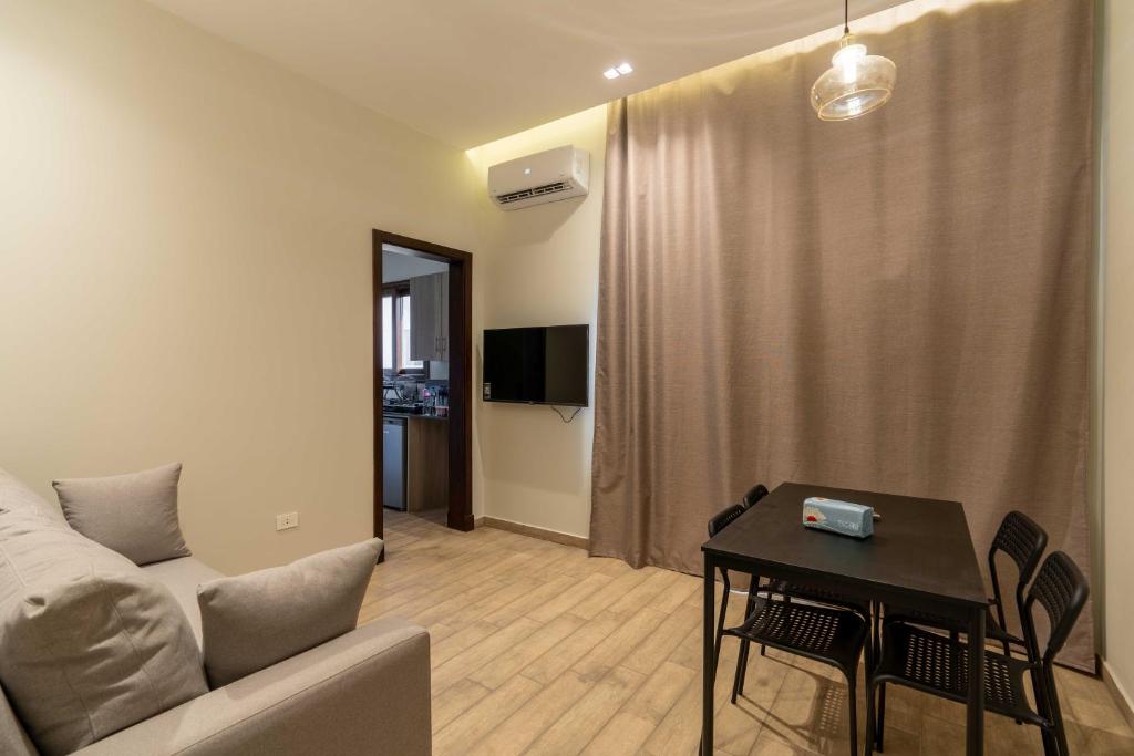 TV a/nebo společenská místnost v ubytování Sleep Inn Apart-Hotel