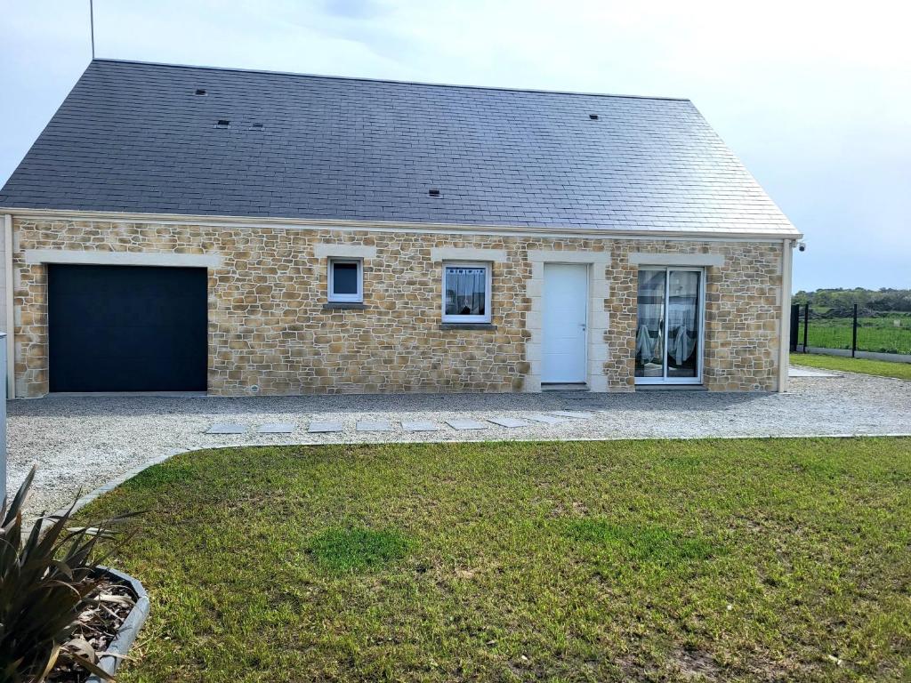 Gallery image of L'Aloé, une jolie maison de bord de mer in Créances