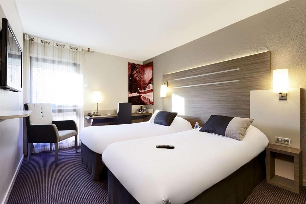 Postel nebo postele na pokoji v ubytování Best Western Voiron Centre