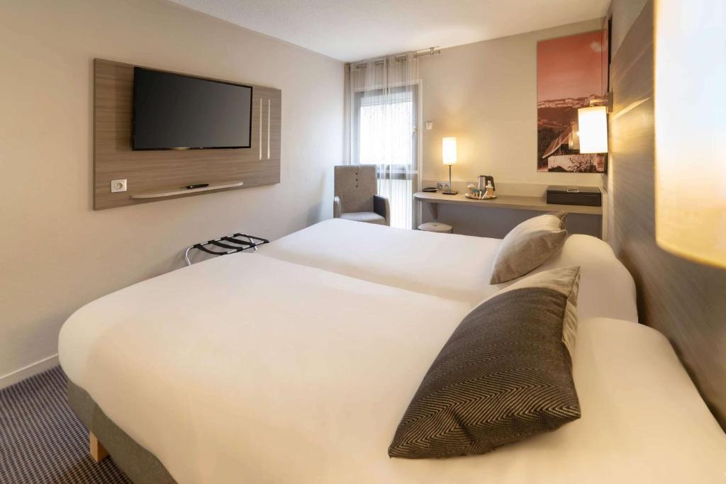 Postel nebo postele na pokoji v ubytování Best Western Voiron Centre