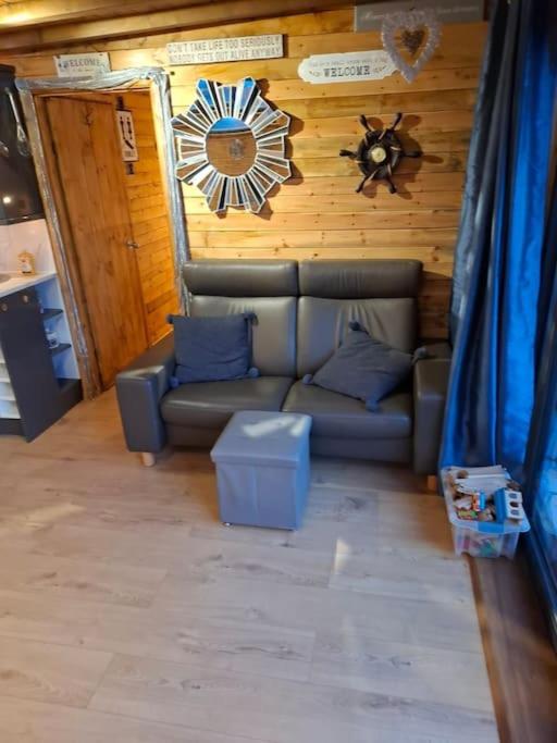 Posezení v ubytování Cosy Cornish Cabin