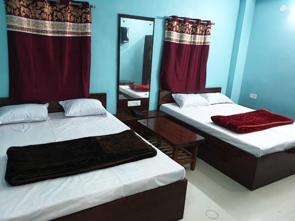 Cama o camas de una habitación en OYO Hotel Ambika