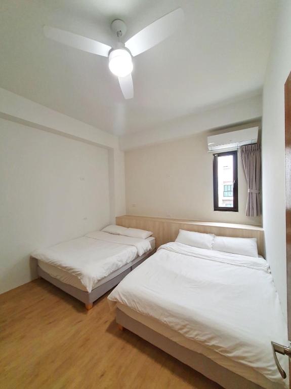 Postel nebo postele na pokoji v ubytování Travelers Hostel