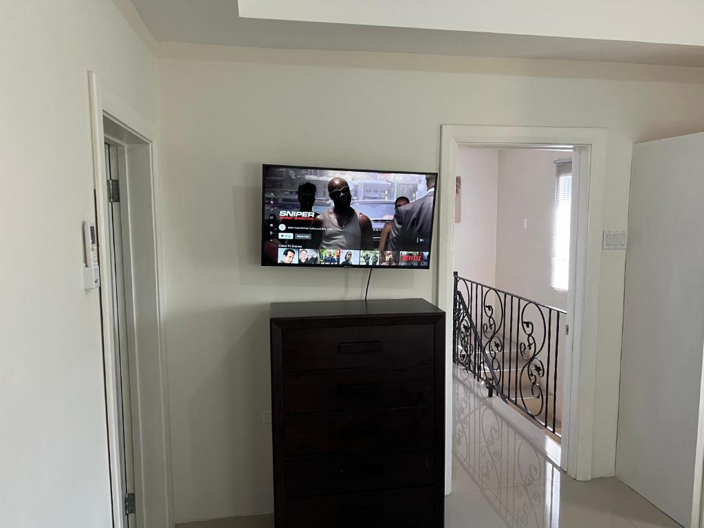 TV a/nebo společenská místnost v ubytování Mandeville ingleside luxury