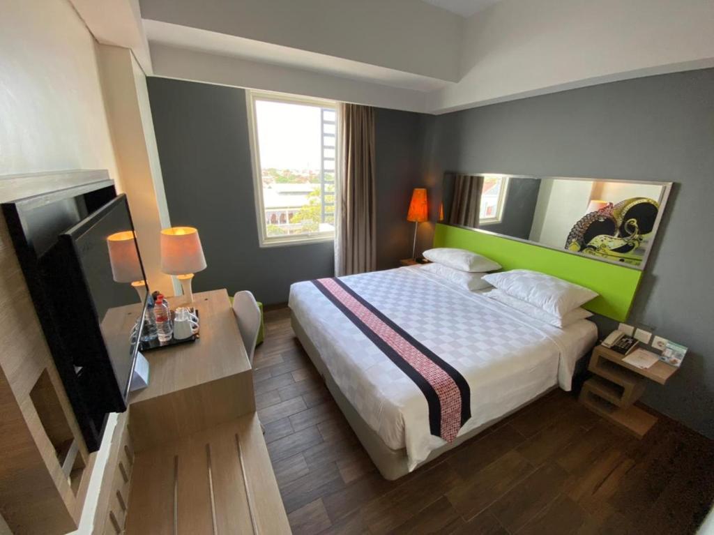 Postel nebo postele na pokoji v ubytování Khas Hotel Pekalongan