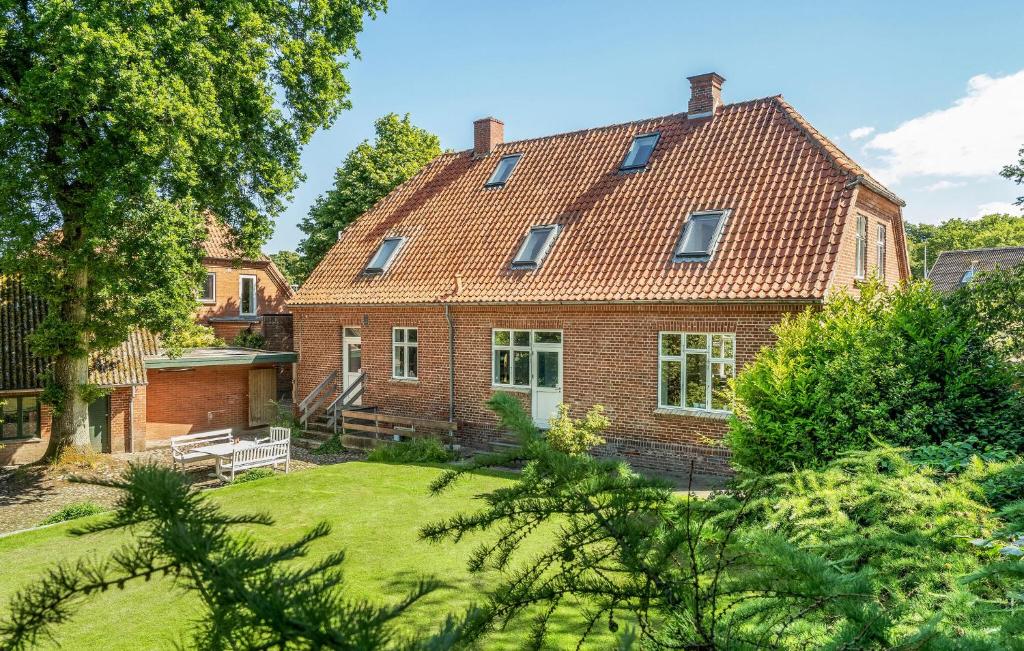 Zahrada ubytování 6 Bedroom Amazing Home In Roslev