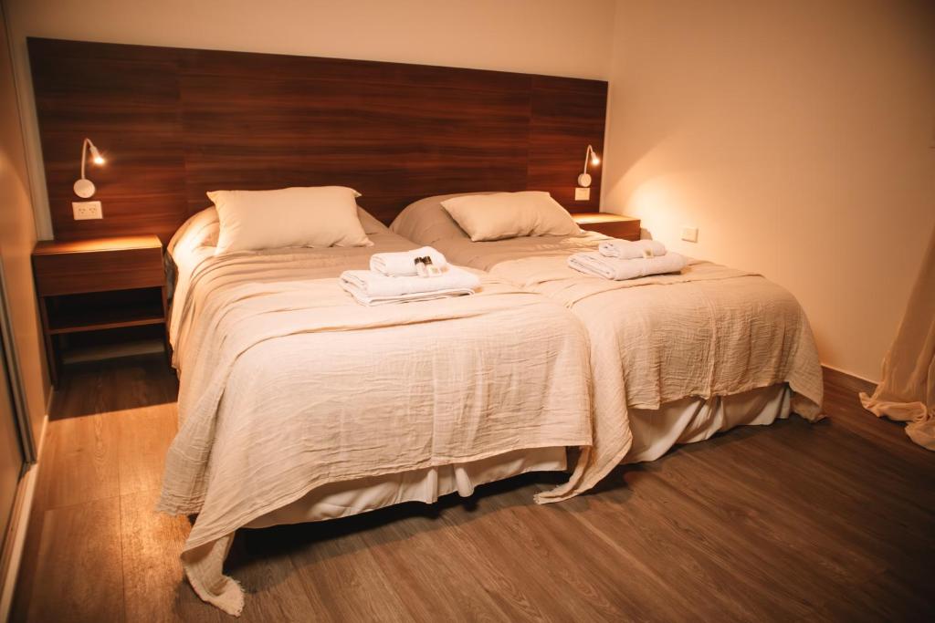 Postel nebo postele na pokoji v ubytování Catriel Suites