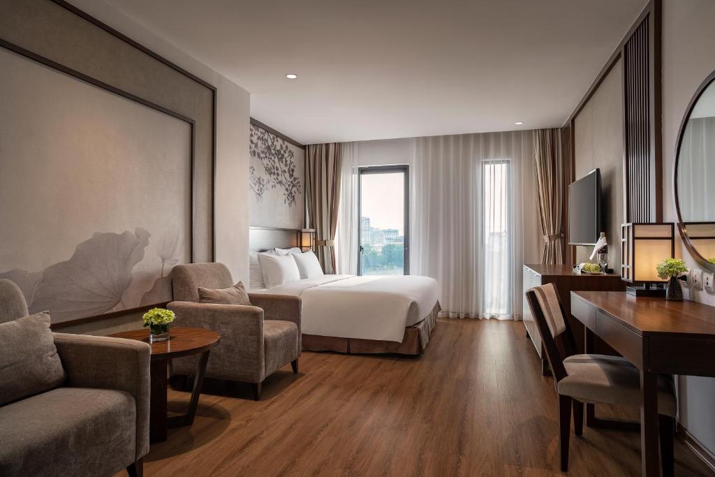 Authentic Hanoi Boutique Hotel - Suite Met Balkon En Uitzicht Op Het Meer