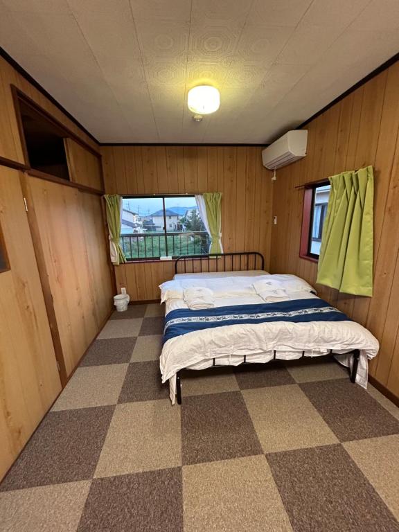 Postel nebo postele na pokoji v ubytování 高島市一棟貸切貸別荘グループファミリーok大人数でご利用だとお得連泊がお得