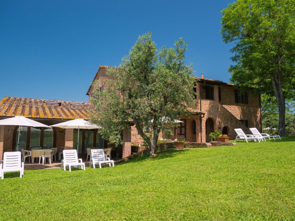 Ogród w obiekcie With pool and air conditioning