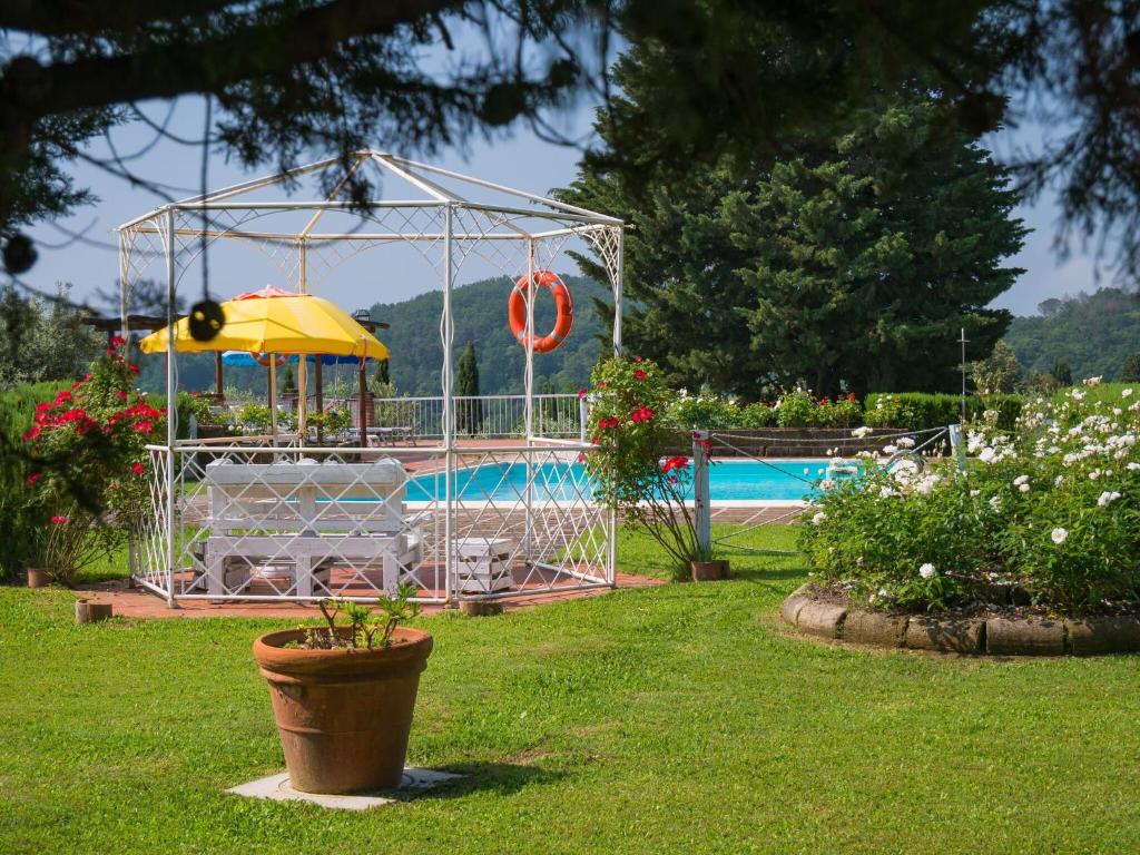 Basen w obiekcie With pool and air conditioning lub w pobliżu