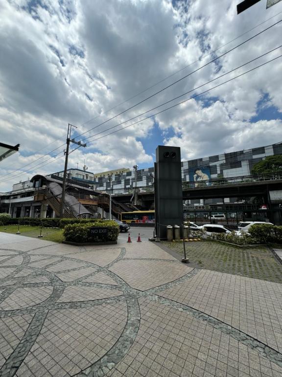 an empty street with a building in the background at Vinia Infinity Studio 1 Near Malls with WiFi and Netflix in Manila