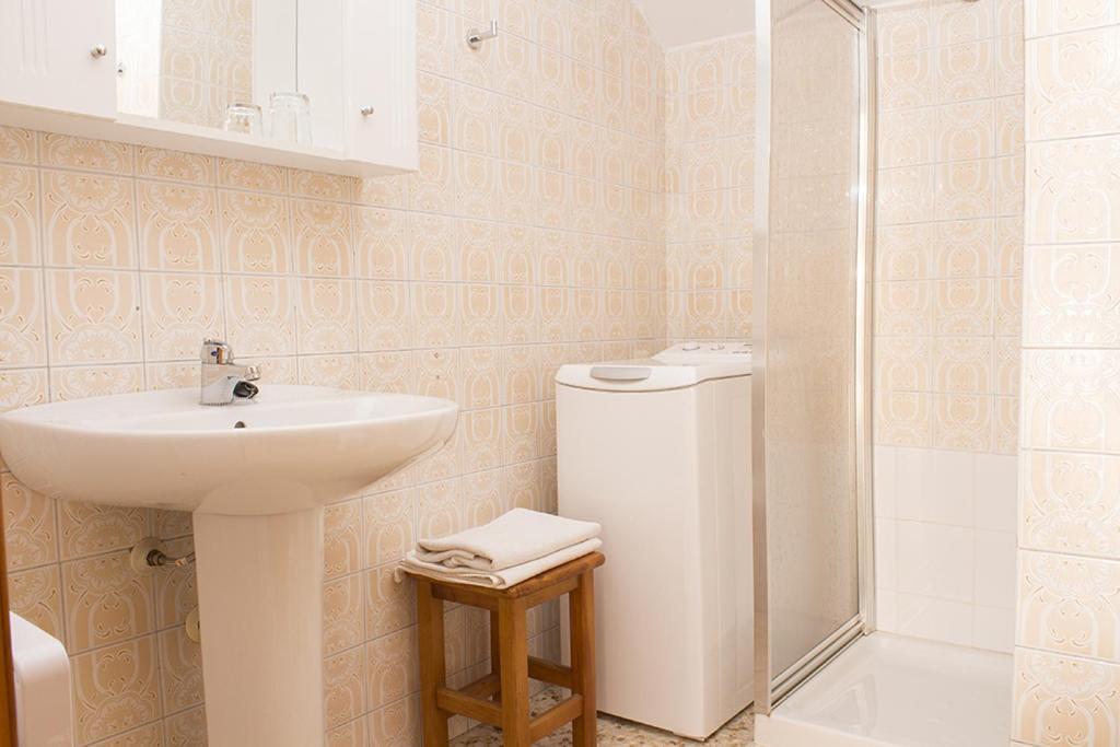 A bathroom at Apartamentos Grist