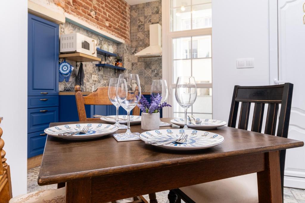Retro Chic Kapana 2-Bed Apartment