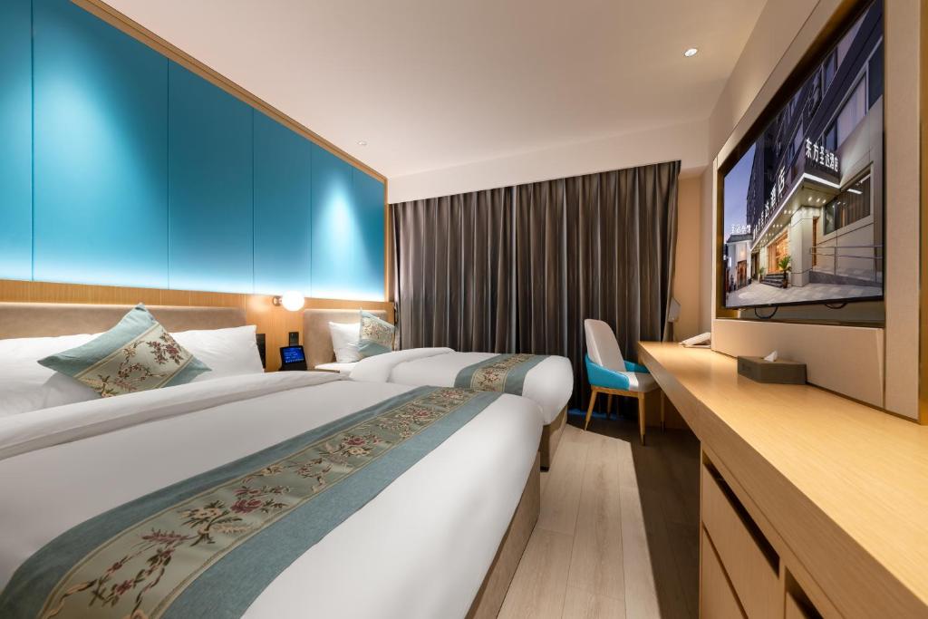 Jingfang Building Smart Hotel - Located in the busiest part of the downtown area, Near Beijing Tiananmen Square and the Forbidden City,Newly opened hotel,Heating is provided during winter,Provide free laundry service,Provide tourism and ticketing services - Deluxe Triple Room