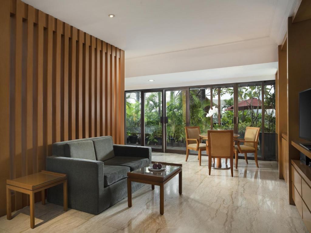 Posezení v ubytování Hotel Ciputra Jakarta managed by Swiss-Belhotel International