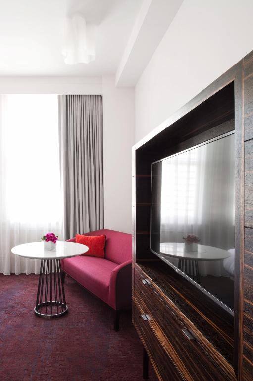 21c Museum Hotel Lexington - Deluxe Queen Room