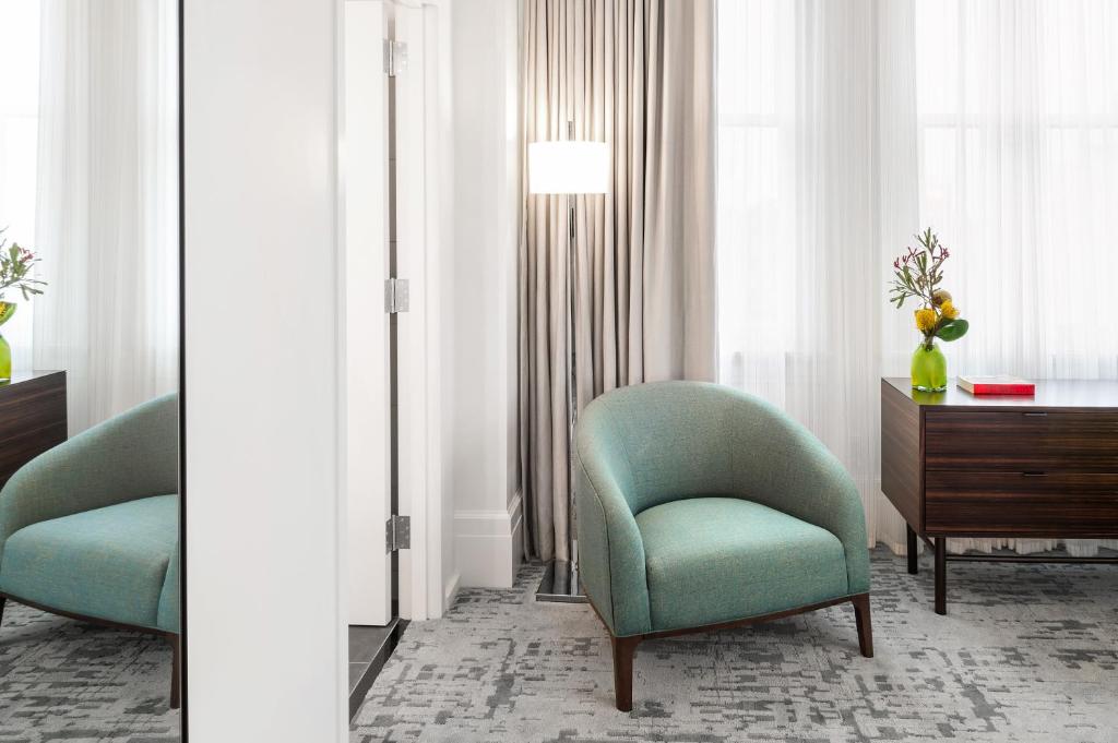 21c Museum Hotel Lexington - Corner King Room