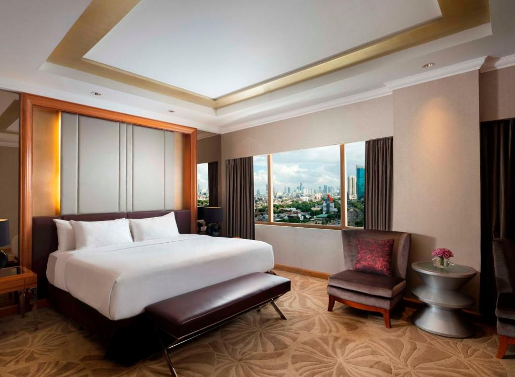 Postel nebo postele na pokoji v ubytování Hotel Ciputra Jakarta managed by Swiss-Belhotel International