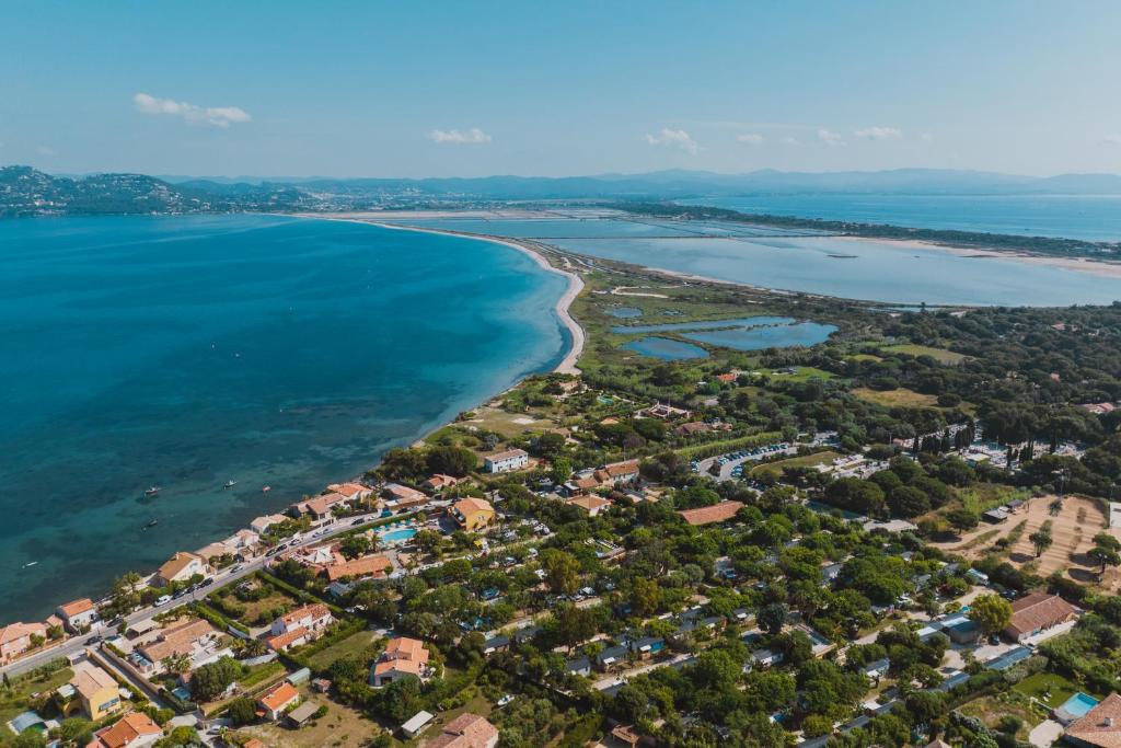 an aerial view of the shoreline of a beach at Camping International & Spa 4* in Hyères