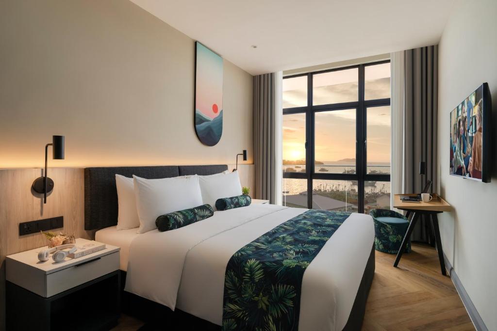 Citadines Waterfront Kota Kinabalu - One Bedroom Premier King With Seaview