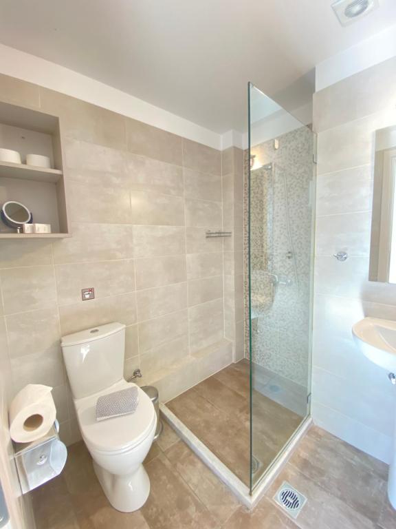 A bathroom at Tins Hotel City - Athens