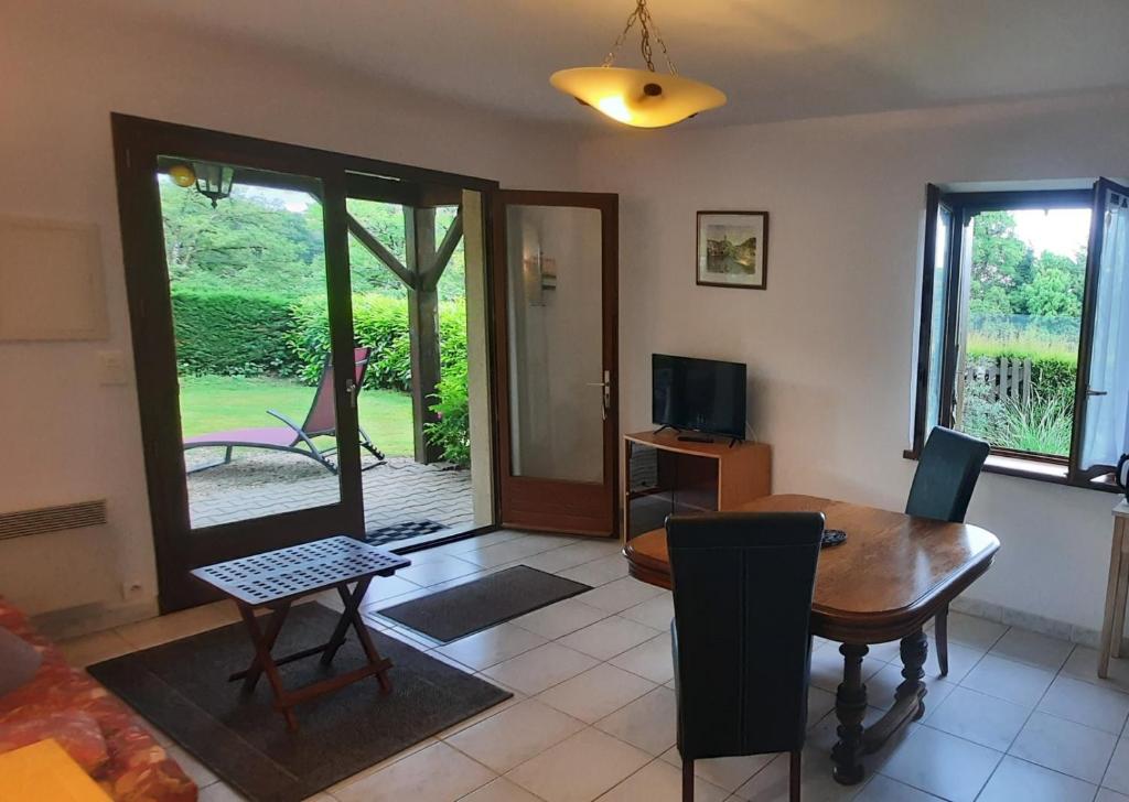 Domaine de Mezeyrac - Laguiole - Apartamento De Una Habitación Con Jardín