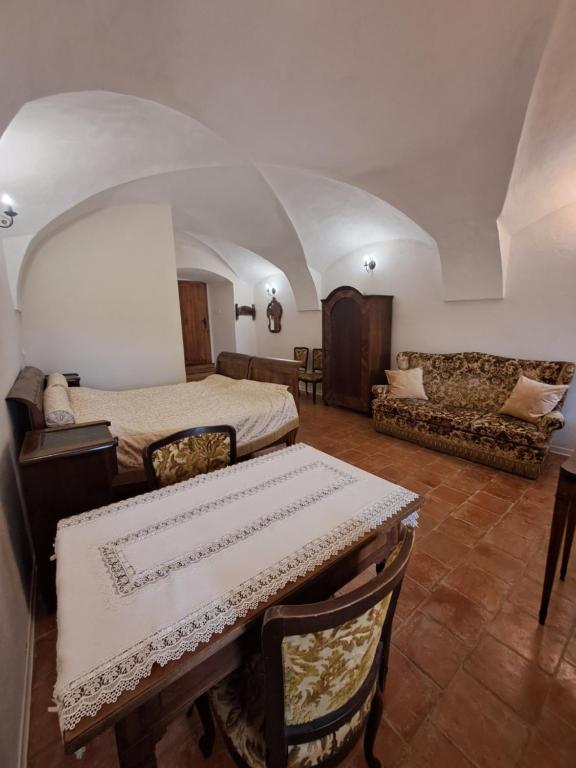 Säng eller sängar i ett rum på Grad Tuštanj