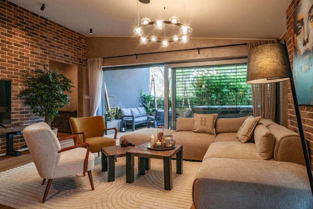 
Three-Bedroom Loft Apartment
